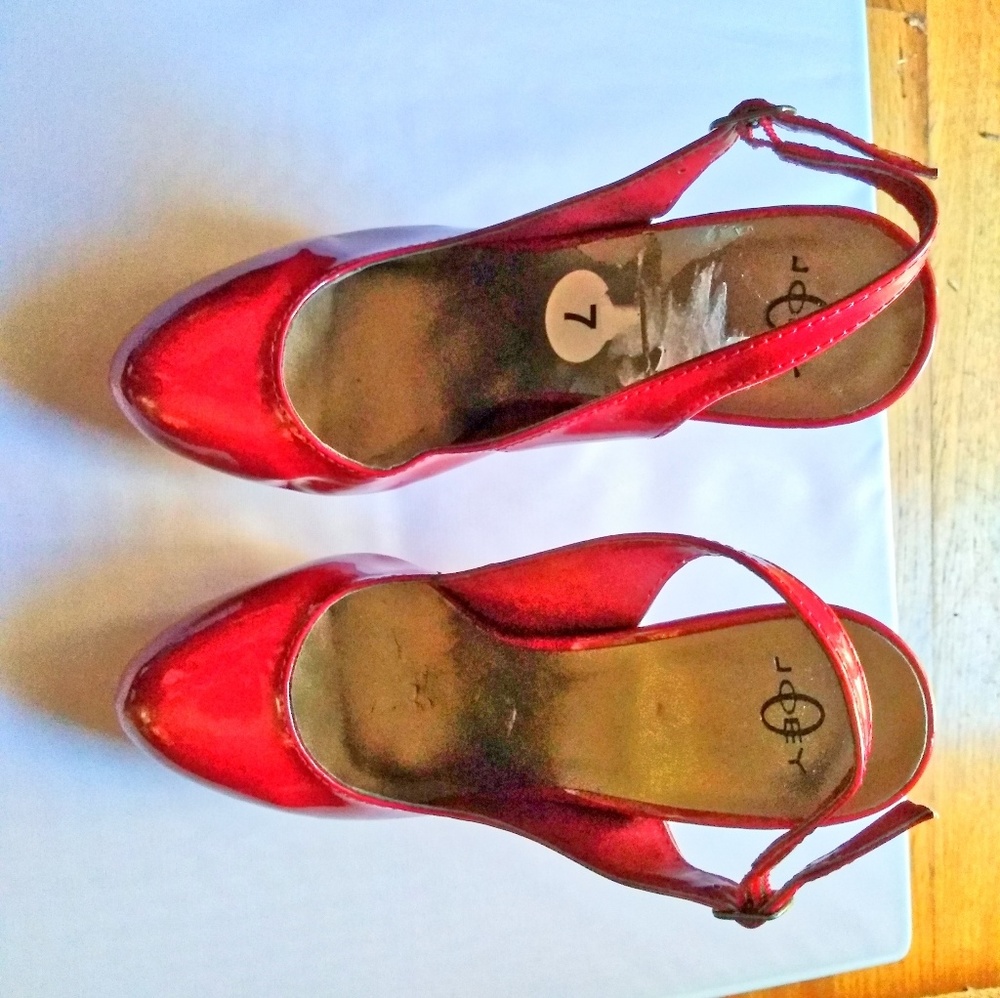 Red Heels - Picture 3 of 3